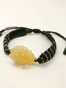 สร้อยข้อมือเชือกถักหินหยกแกะสลัก(ปีชวด)