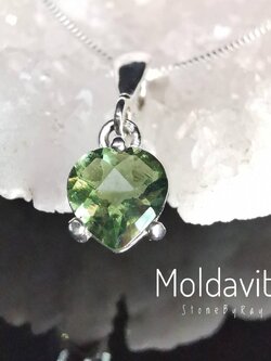 สร้อยคอเงินจี้สะเก็ดดาวโมดาไวท์เจียรรูปหัวใจ