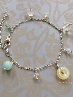 สร้อยข้อมือรวมหินอัญมณี