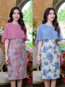 kudapy เดรสสั้นสีฟ้า/สีชมพู ผ้า jacquard ลายดอกไม้สวยหวาน ดีไซน์รุ่นนี้เก๋มากค่ะ เป็นงานเดรสคลุมไหล่สวยหรูหราด้านหน้าสั้น ด้านหลังยาวถึงเอว