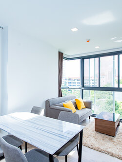 ให้เช่า ทากะ เฮาส์ เอกมัย 12 แบบ2ห้องนอนห้องมุมเฟอร์เครื่องใช้ไฟฟ้าครบพร้อมเข้าอยู่