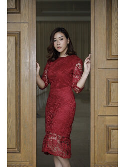 kudapy เดรสสั้นลูกไม้สีแดงไวน์ แขนสี่ส่วน ผ้าลูกไม้ ซิบหลัง ซับในทั้งตัวค่ะ