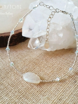 สร้อยข้อมือเงินหินมูนสโตน