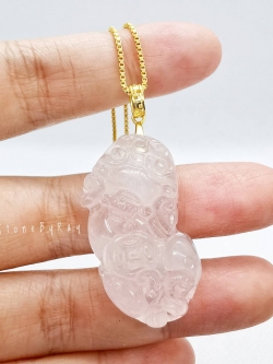 จี้หินโรสควอตซ์แกะสลักรูปปี่เซี้ยะ