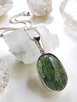 สร้อยคอเงินจี้สะเก็ดดาวโมดาไวท์(Moldavite)