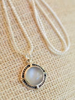 สร้อยคอเงินจี้หินมูนสโตน