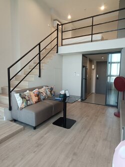 ให้เช่าคอนโด IDEO Rama 9 - Asoke (ไอดีโอ พระราม 9 - อโศก) โซนพื้นที่ MRT พระราม 9 ห้องแบบ Duplex 1ห้องนอน / 1ห้องน้ำ / โซนครัวปิด · ขนาดห้อง 37 ตรม. ชั้น 30