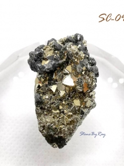 ไพไรต์ (Pyrite Octahedra Peru)