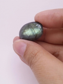 หินลาบราโดไลท์เจียรทรงรี