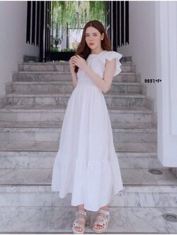 kudapy เดรสคอเหลี่ยมแขนระบาย ผ้าโฟร์เวย์สีขาว ชายเดรสปล่อยสวิง ด้านหลังแต่งผูกโบว์