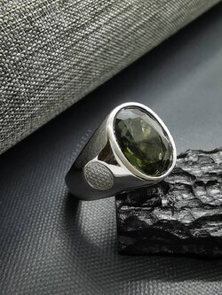 แหวนเงินสะเก็ดดาวโมดาไวท์(Moldavite)