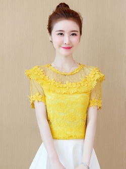 เสื้อลูกไม้สีเหลือง ผ้าลูกไม้เนื้อนิ่มมากๆๆ ยืดหยุ่นได้ดีค่ะ