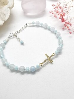 สร้อยข้อมือหินอความารีนดีไซน์กับไม้กางเขนเงินชุบทอง