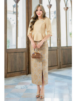 kudapy ชุดเซ็ทเสื้อ+ผ้าถุงสีเหลืองทองผ้าไหมญี่ปุ่นเนื้อทราย ตัวเสื้ออัดกาวทั้งตัวมีซับใน คอกลมเอวจับจีบ มีชิปหลังใส่สบาย