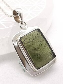 สร้อยคอเงินจี้สะเก็ดดาวโมดาไวท์ Moldavite