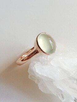 แหวนเงินชุบพิ้งโกลด์หินพรีไนท์ Prehnite