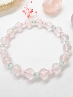 สร้อยข้อมือหินโรสควอตซ์ร้อยกับแก้วตาแมวRose Quartz+Cat eye Beads
