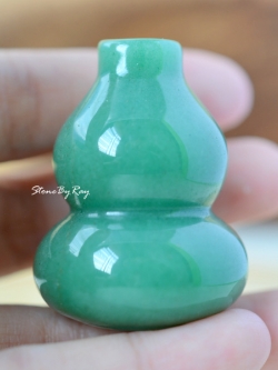หินอเวนเจอรีนแกะสลักรูปน้ำเต้า (Aventurine)