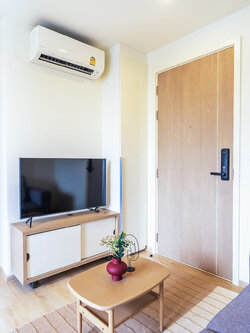 ให้เช่าห้องสวยวิวโล่งมีเครื่องซักผ้าพร้อมเข้าอยู่ Line ID : Smile-easy ที่ Chambers On Nut Station