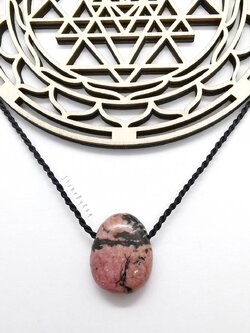 สร้อยคอเชือกถักจี้หินโรโดไนท์ Rhodonite
