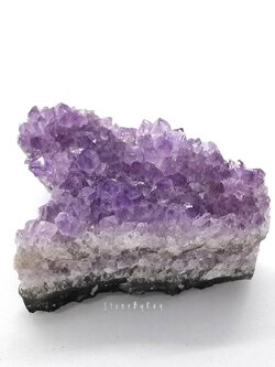 หินอเมทิสต์ผลึกธรรมชาติ Amethyst