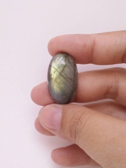 หินลาบราโดไลท์เจียรทรงรี