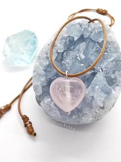 สร้อยคอเชือกจี้หินโรสควอตซ์ Rose Quartz