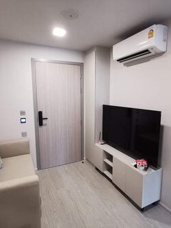 ให้เช่าคอนโด แอทโมซ โอเอซิส อ่อนนุช (Atmoz Oasis Onnut) - ห้องน่าอยู่มาพร้อมทีวี 55 นิ้ว มีเครื่องซักผ้า - การเดินทาง: BTS สถานีศรีนุช(สายสีเหลือง)เพียง400 เมตร