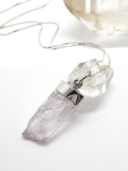 สร้อยคอเงินจี้หินคุนไซต์ Kunzite