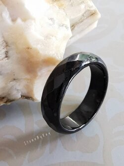 แหวนหินอาเกตดำเจียรเหลี่ยม