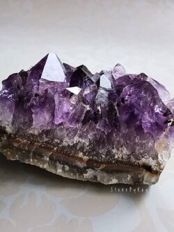 หินอเมทิสต์ผลึกธรรมชาติ