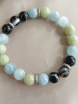 สร้อยข้อมือหินหยกกับอความารีนและออนิค (Jade+Aquamarine+Onyx)