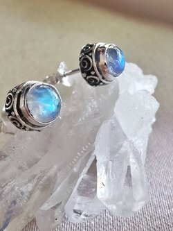 ต่างหูเงินหินเรนโบว์มูนสโตน (Rainbow Moonstone)