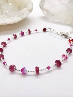 สร้อยข้อมือเงินดีไซน์กับทับทิมเจียรเหลี่ยม(Ruby)