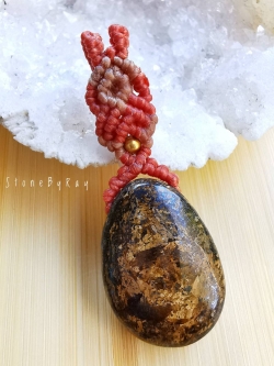 จี้เชือกถักหินบรอนไซต์ Bronzite