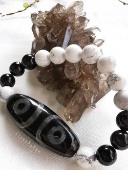 สร้อยข้อมือหินอาเกตกับหินDziลายสามตา