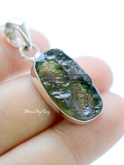 สร้อยคอเงินจี้สะเก็ดดาวโมดาไวท์(Moldavite)