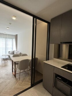 ปล่อยเช่าคอนโด Chapter Thonglor 25 (แชปเตอร์ ทองหล่อ 25) - 2ห้องนอนห้องใหม่เอี่ยมมือแรก จอดรถได้2คัน - การเดินทาง: มีรถรับส่งให้ BTS Prompong และ BTS Thonglor