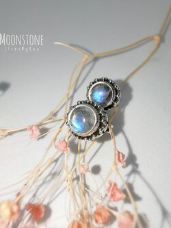 ต่างหูเงินหินเรนโบว์มูนสโตน (Rainbow Moonstone)