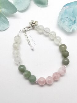 สร้อยข้อมือหินหยกกับโรสควอตซ์และมูนสโตน