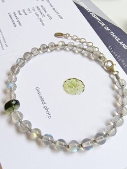 สร้อยข้อมือเงินสะเก็ดดาวโมดาไวต์กับลาบราโดไลท์ Moldavite+Labradorite