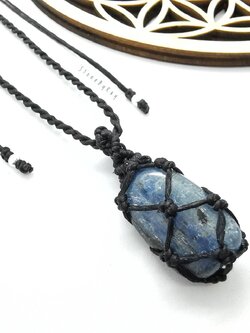 สร้อยคอเชือกจี้หินไคยาไนท์ Kyanite