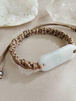 สร้อยข้อมือเชือกถักกับหินหยกแท้ JADE