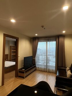 ให้เช่าคอนโด Rhythm Ratchada - Huai Khwang (ริทึ่ม รัชดา - ห้วยขวาง) - ตกแต่งเฟอร์ครบห้องใหญ่น่าอยู่ - การเดินทาง: รถไฟฟ้าใต้ดิน MRT สถานีห้วยขวาง