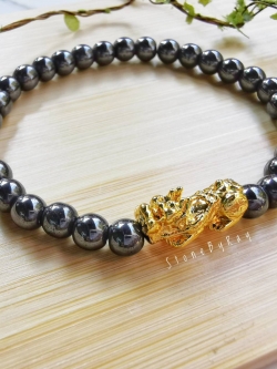 สร้อยข้อมือหินเฮมาไทต์+ปี่เซียะนำโชค