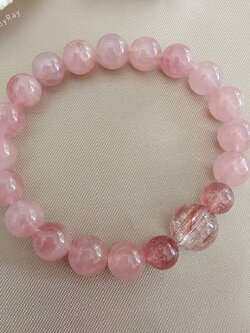 สร้อยข้อมือหินโรสควอตซ์ร้อยกับไหมนาคและสตอเบอรี่ควอตซ์