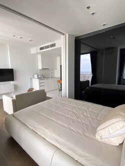 ให้เช่าห้องน่าอยู่ชั้นสูงเครื่องใช้ไฟฟ้าครบ สอบถามแอด Line ID : Smile-easy ที่ Nara 9 (นารา ไนน์)