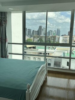 ห้องใหญ่ The Kris Extra 5 (เดอะคริส เอ็กซ์ตร้า 5) ให้เช่าชั้น8ตกแต่งครมีเครื่องซักผ้า สอบถามแอด Line ID : Smile-easy