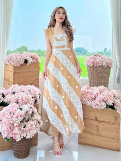 kudapy เดรสยาวสีน้ำตาลอ่อน ลูกไม้ แต่ง3ดี ผ้าทิ้งตัวทรงสวย