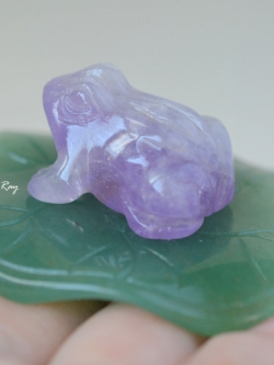 หินอเมทิสต์แกะสลักรูปกบ (Amethyst)
